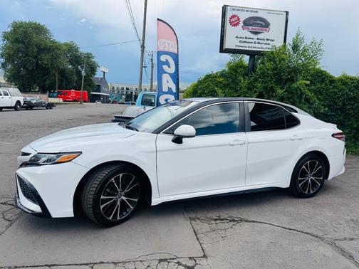2020 Toyota Camry SE