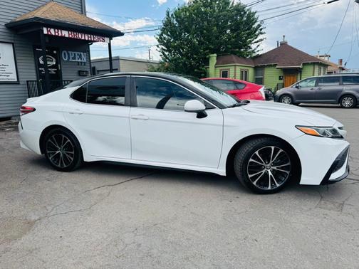 2020 Toyota Camry SE