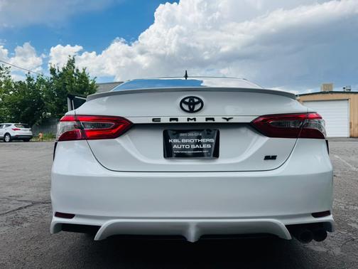 2020 Toyota Camry SE