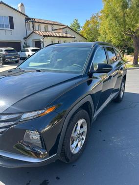 Black 2022 Hyundai TUCSON SEL
