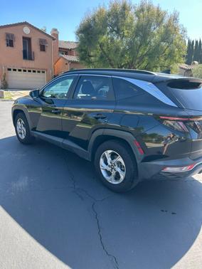 Black 2022 Hyundai TUCSON SEL