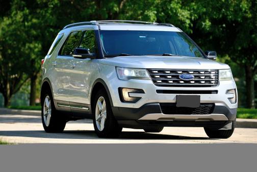 Silver 2016 Ford Explorer XLT
