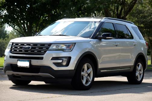Silver 2016 Ford Explorer XLT