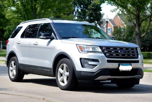 Silver 2016 Ford Explorer XLT
