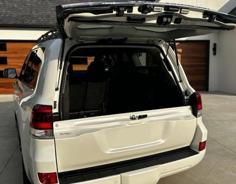 White 2018 Toyota Land Cruiser Base