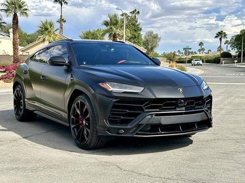 2021 Lamborghini Urus Pearl Capsule