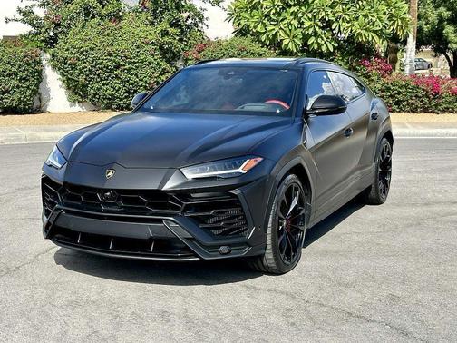 2021 Lamborghini Urus Pearl Capsule