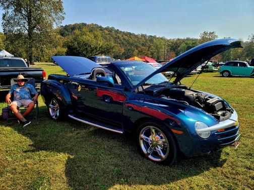 2005 Chevrolet SSR Base