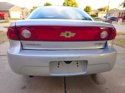 2004 Chevrolet Cavalier Base