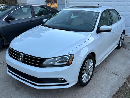 White 2016 Volkswagen Jetta 1.8T SEL