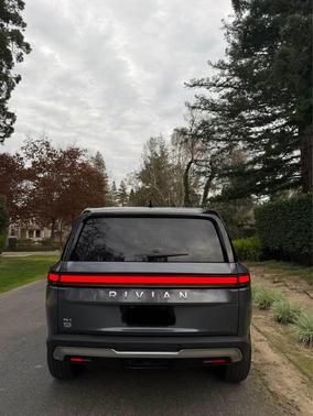 2023 Rivian R1S Adventure Dual-Motor Large Package