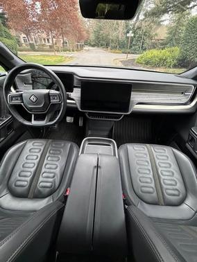 2023 Rivian R1S Adventure Dual-Motor Large Package