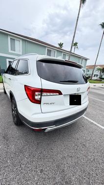 White 2022 Honda Pilot Touring 7-Passenger