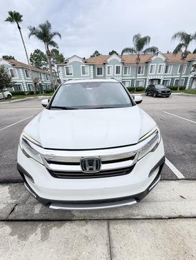 White 2022 Honda Pilot Touring 7-Passenger