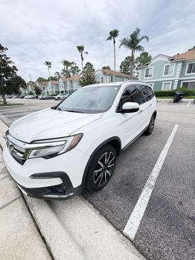 White 2022 Honda Pilot Touring 7-Passenger
