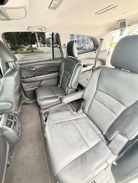 White 2022 Honda Pilot Touring 7-Passenger