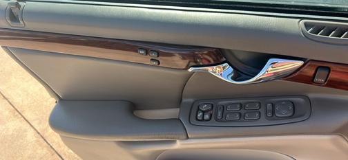 2005 Cadillac DeVille Base