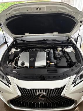 White 2020 Lexus ES 350 Base