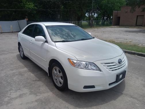 White 2009 Toyota Camry LE