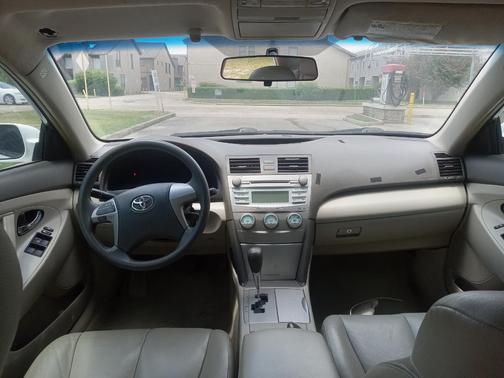 White 2009 Toyota Camry LE