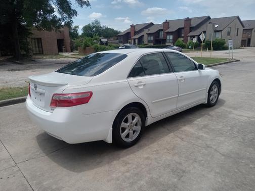 White 2009 Toyota Camry LE