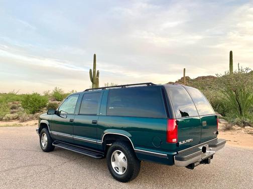 Green 1998 GMC Suburban 1500
