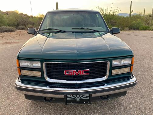 Green 1998 GMC Suburban 1500