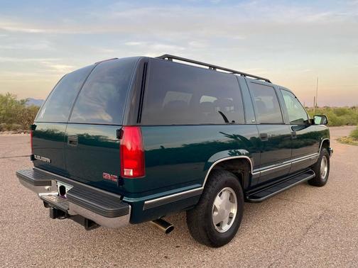 Green 1998 GMC Suburban 1500