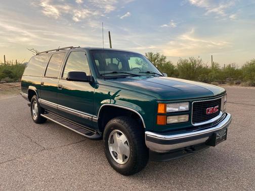 Green 1998 GMC Suburban 1500