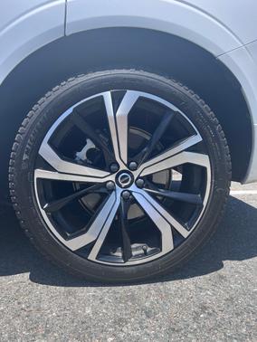 White 2022 Volvo XC60 B6 R-Design