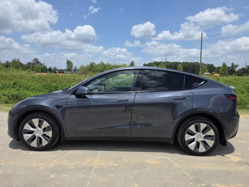 Silver 2023 Tesla Model Y Long Range