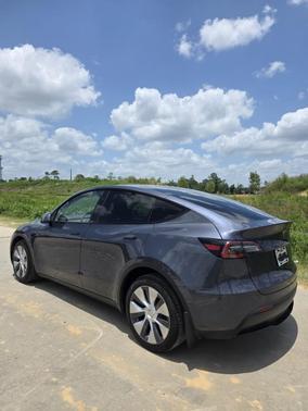 Silver 2023 Tesla Model Y Long Range