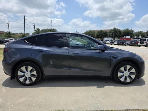 Silver 2023 Tesla Model Y Long Range