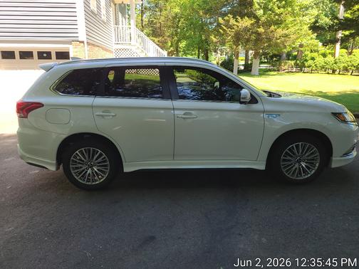 White 2019 Mitsubishi Outlander PHEV GT