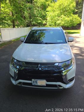 White 2019 Mitsubishi Outlander PHEV GT