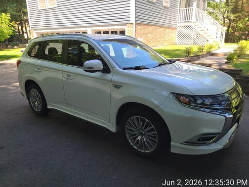 White 2019 Mitsubishi Outlander PHEV GT