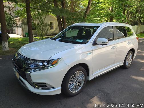 White 2019 Mitsubishi Outlander PHEV GT