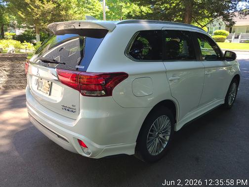 White 2019 Mitsubishi Outlander PHEV GT