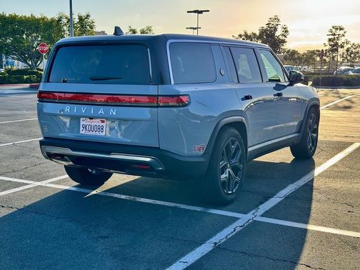 2024 Rivian R1S Adventure Quad-Motor Large Package