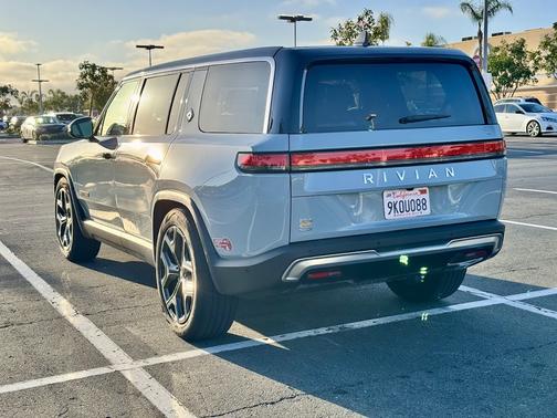2024 Rivian R1S Adventure Quad-Motor Large Package