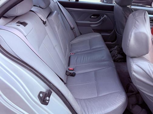 Silver 1999 BMW 528 i