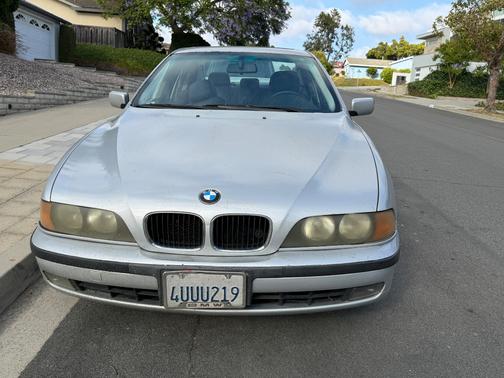 Silver 1999 BMW 528 i