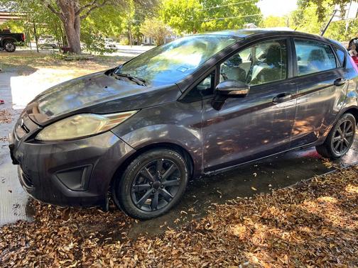 Gray 2013 Ford Fiesta SE