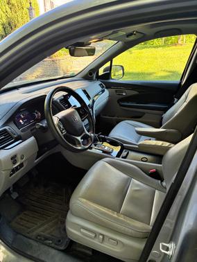 Silver 2019 Honda Pilot Touring 7-Passenger