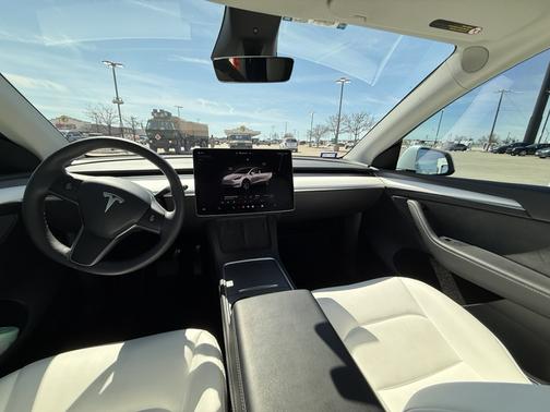 White 2024 Tesla Model Y Long Range