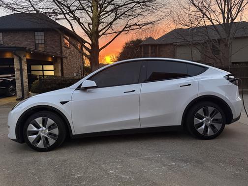 White 2024 Tesla Model Y Long Range