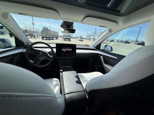 White 2024 Tesla Model Y Long Range