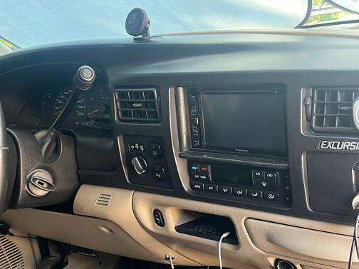White 2005 Ford Excursion Eddie Bauer