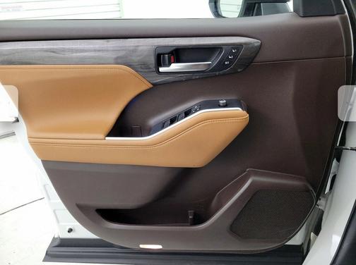 2021 Toyota Highlander Hybrid Platinum