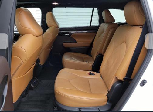 2021 Toyota Highlander Hybrid Platinum